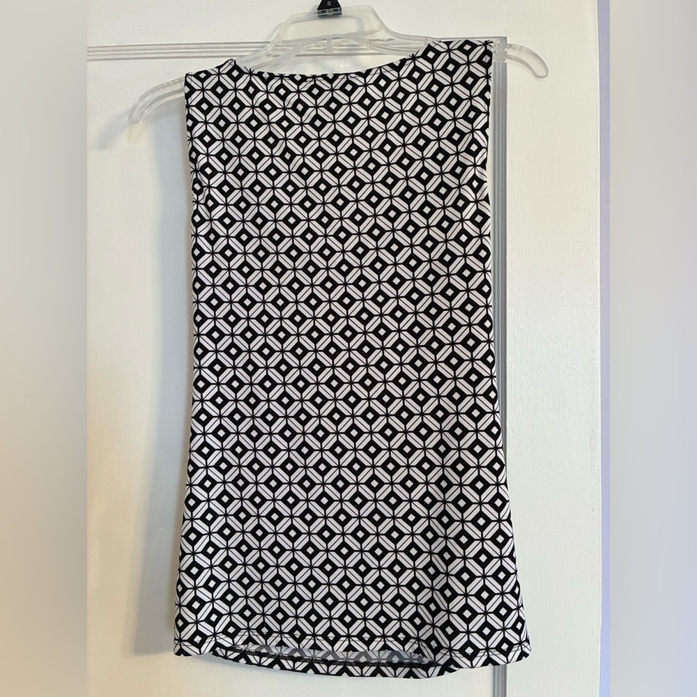 White House Black Market 2 women's Patterned sleeveless Tops. - Picture 9 of 12